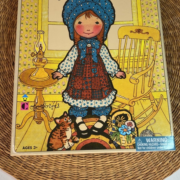2017 Holly Hobbie Colorforms Dress Up Set - Picture 3 of 9